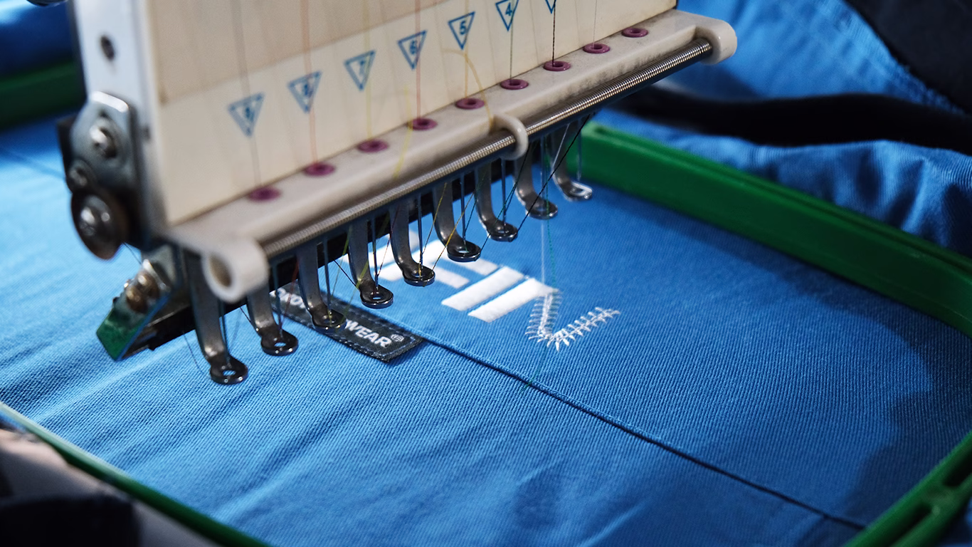 Bordir Nama dan Bordir Logo Profesional untuk Seragam Kerja