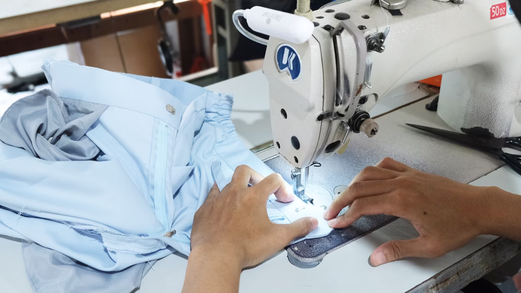 Konveksi Seragam Kerja: Solusi Produksi Seragam untuk Berbagai Sektor